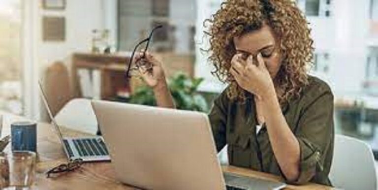 5 astuces pour éviter de trop fatiguer vos yeux devant un écran