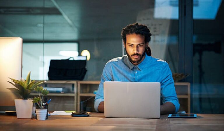 Le Luxembourg recrute en masse : ces 22 métiers sont les plus recherchés avec un salaire minimum de…