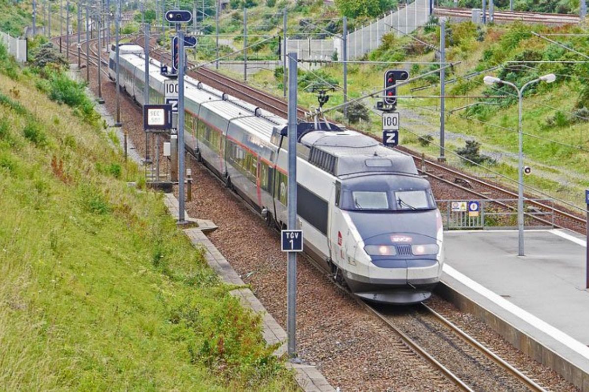 Historique, ce pays d'Afrique du Nord signe un contrat de 1.5 milliard avec ce géant pour l’achat de 168 trains uniques au monde