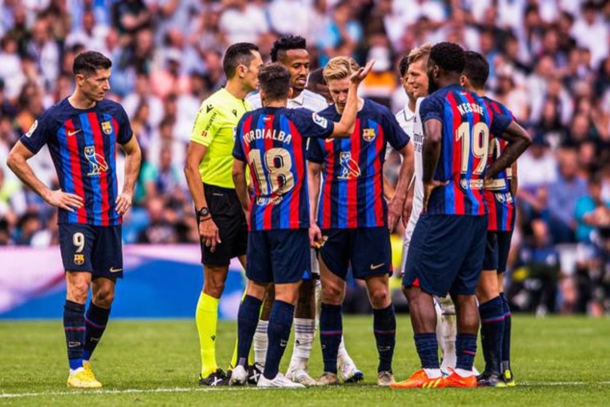 Ligue des Champions : ce cadre du FC Barcelone se défend d’avoir craché sur ce joueur de l'Inter Milan