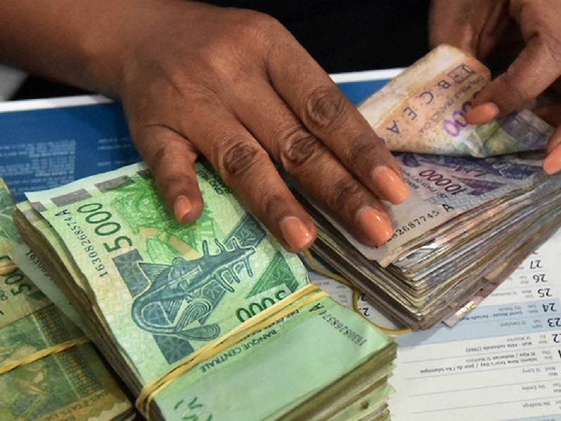 Ce pays d'Afrique du Nord annonce une augmentation des salaires des travailleurs salaire heureux salaires travailleurs