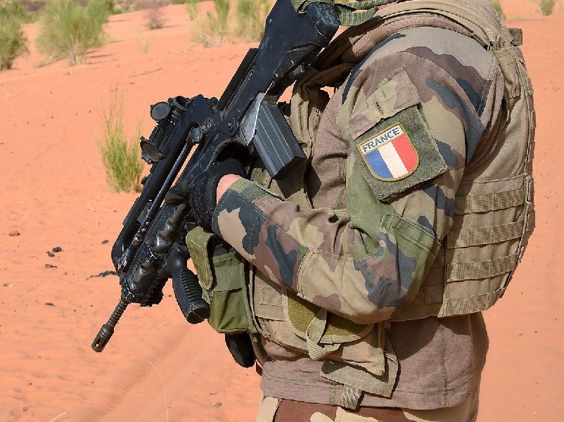 Choix cornélien : la France embarrassée par ses anciens soldats employés en Afrique par des...