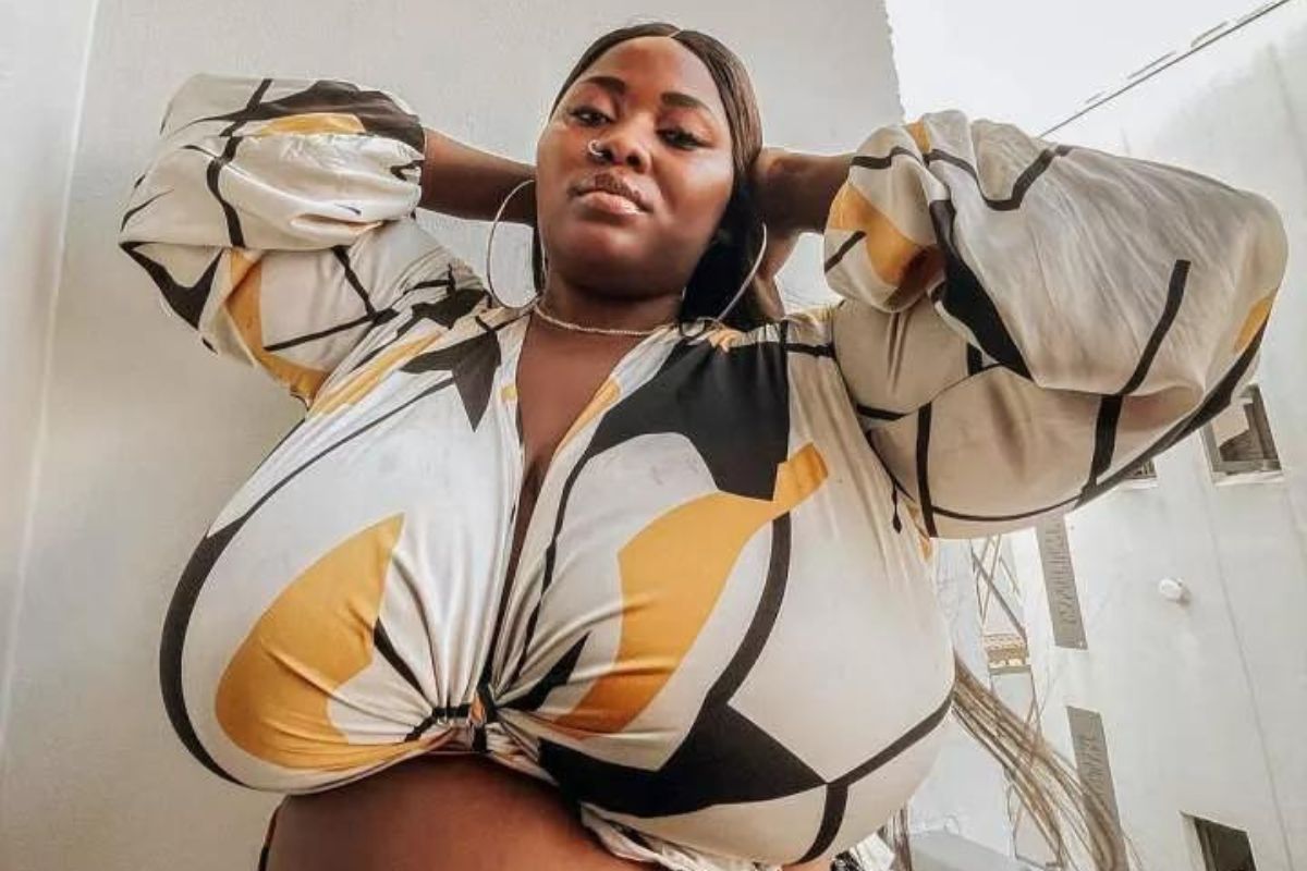 « Mon petit ami aime me l€cher quand j’ai mes règles » ; Monalisa Stephen enflamme Internet