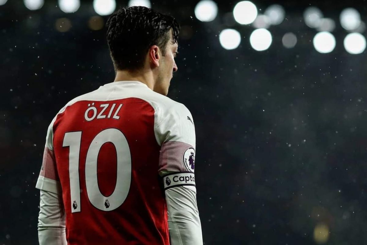 Mesut Ozil retraite