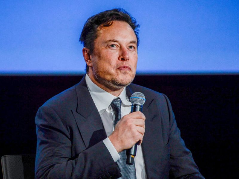 "Attardés..." : une vive dispute éclate entre Elon Musk et...