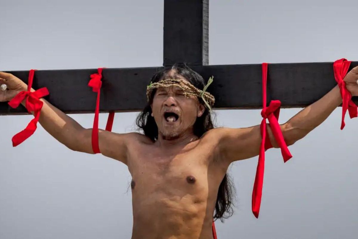 Pâques volontaires crucifixion Jésus-Christ