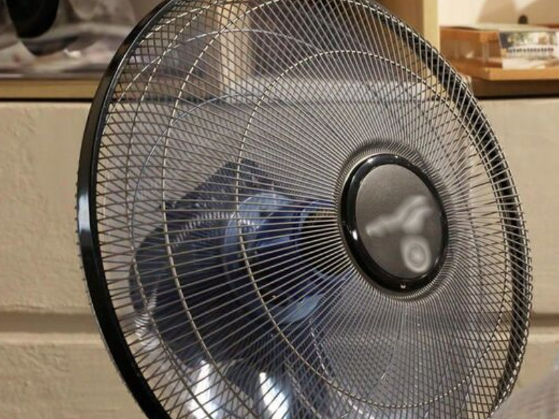 Adieu les ventilateurs traditionnels : voici qui va les remplacer ; il coute bien moins cher