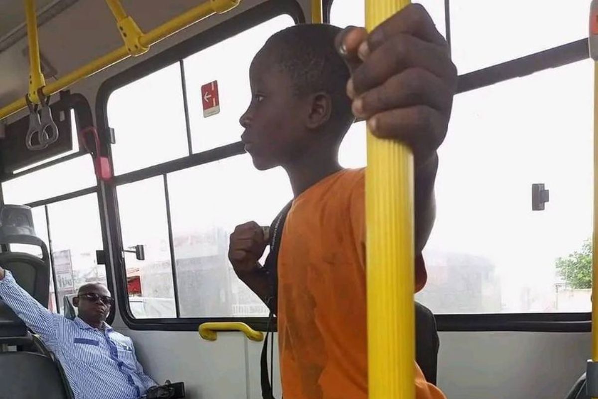 Côte d’Ivoire : un adolescent fait le buzz après son acte incroyable pour la fête des pères