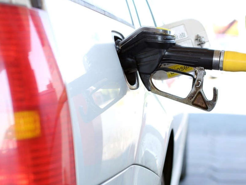 Baisse des prix du carburant en Afrique...