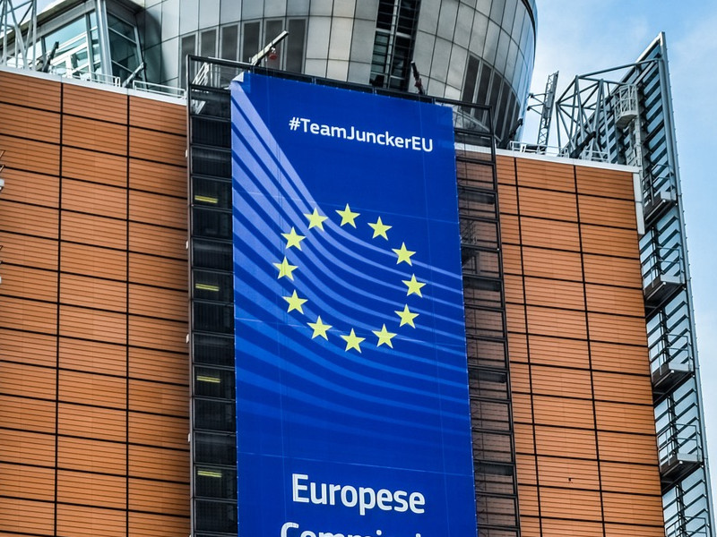 La force navale anti-piraterie de l'Union européenne a sécurisé vendredi un pétrolier qui avait été attaqué au large de la Somalie