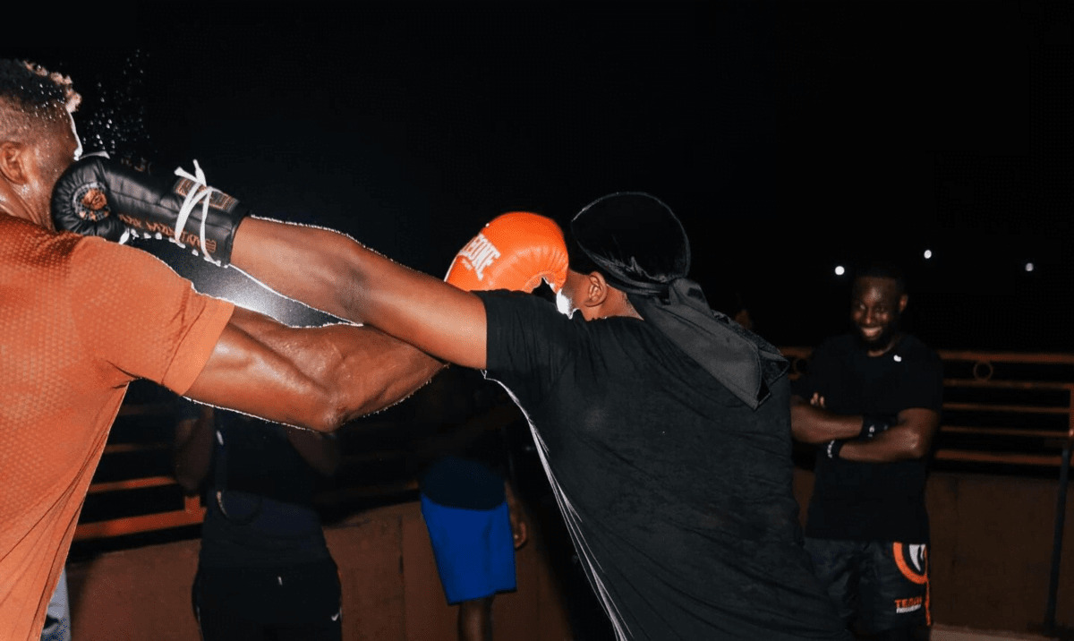 Sport / Musique : Dadju bientôt converti à la boxe ?