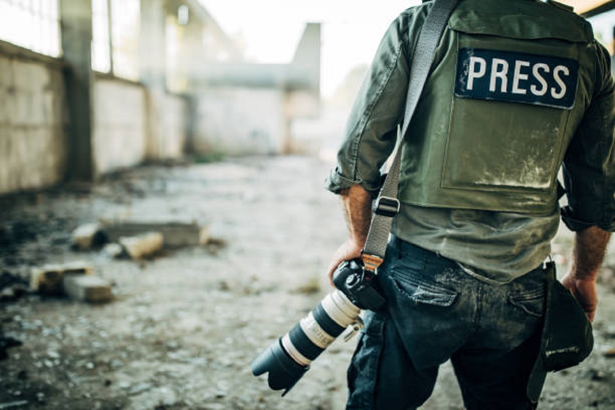 Quatre journalistes africains accusés d’intelligence avec la Russie échappent à... journaliste journalistes journalistes en 2024