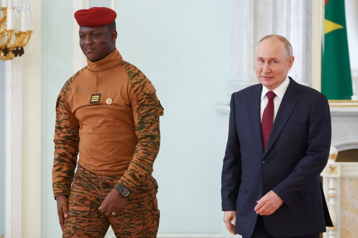 Burkina Faso : Ibrahim Traoré et Vladimir Poutine plus proches que jamais ; actuellement en Russie, le président burkinabè a procédé à...