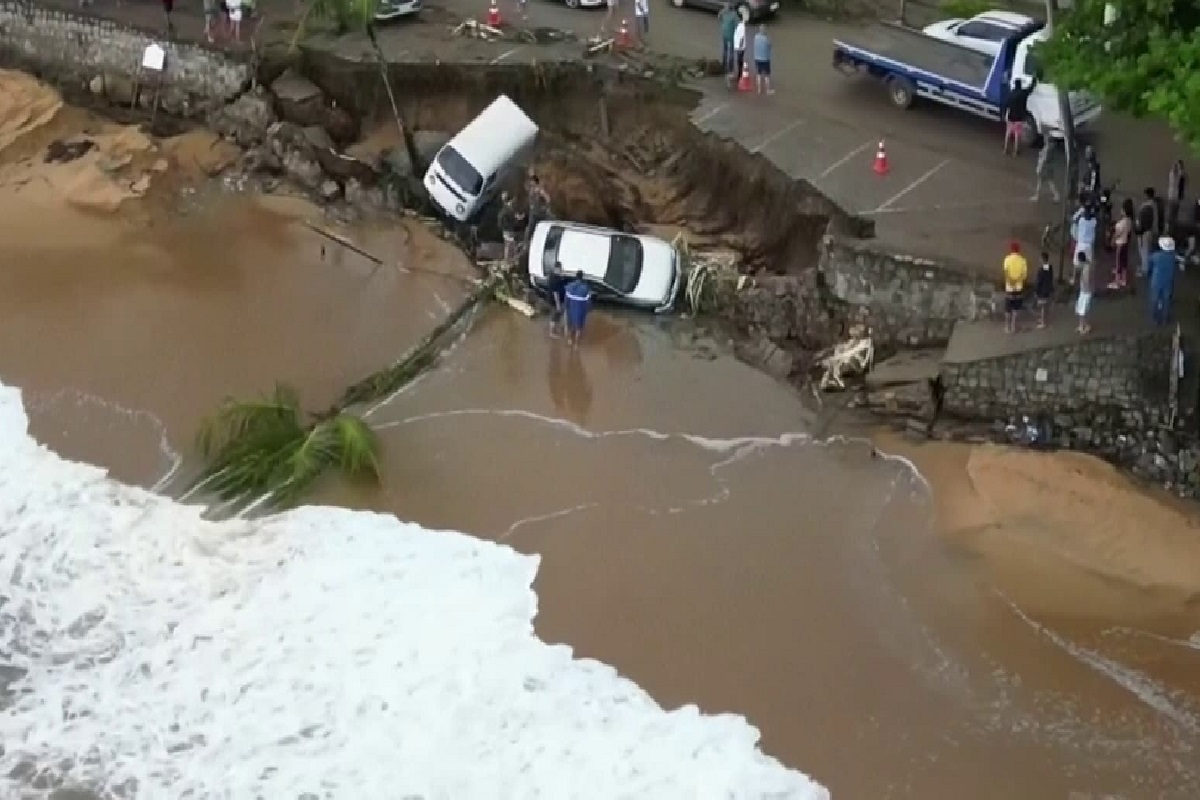 Inondations : la colère monte en Indonésie, plus de 800 morts