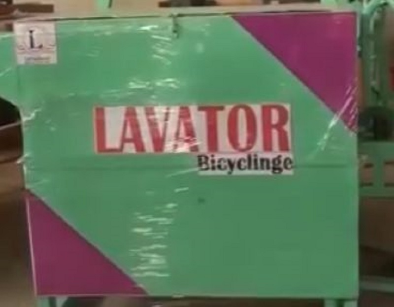 Cet ingénieur burkinabé sort l’invention du futur, une machine à laver sans électricité et qui guérit aussi certaines maladies comme…(vidéo)