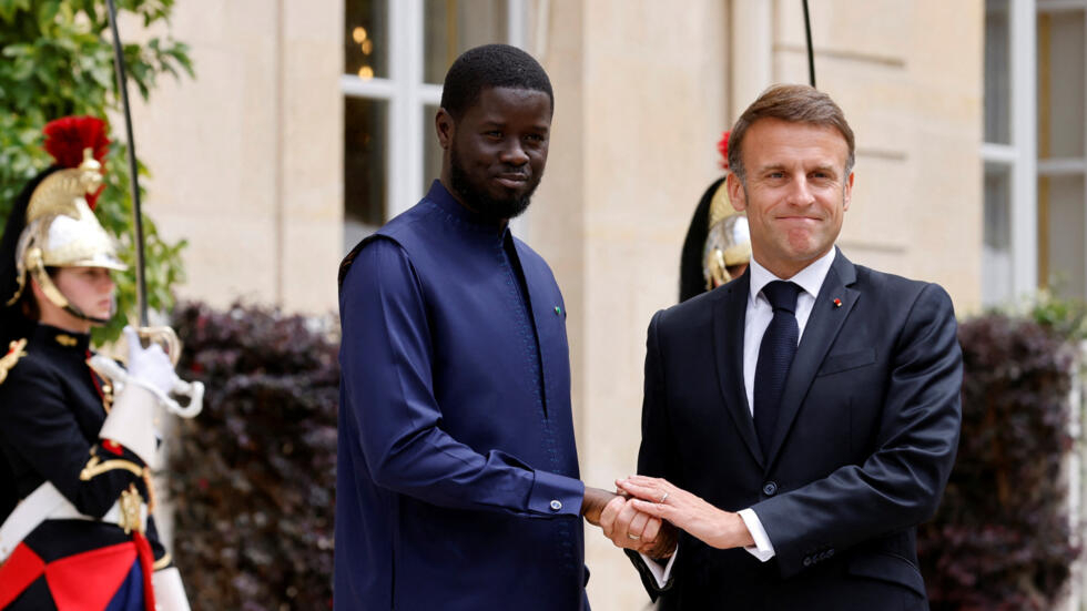 Nouveau partenariat militaire entre la France et le Sénégal : Bassirou Diomaye Faye et Emmanuel Macron ont...