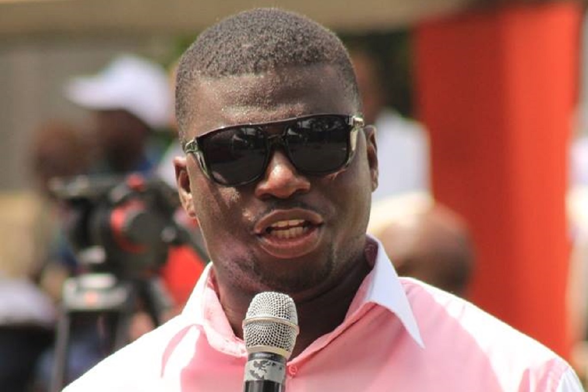 Côte d’Ivoire : l’humoriste Joël s’est mis la corde au cou (photo) Côte d'Ivoire il présente ses excuses après avoir prétendu être le fils de l'humoriste Joël