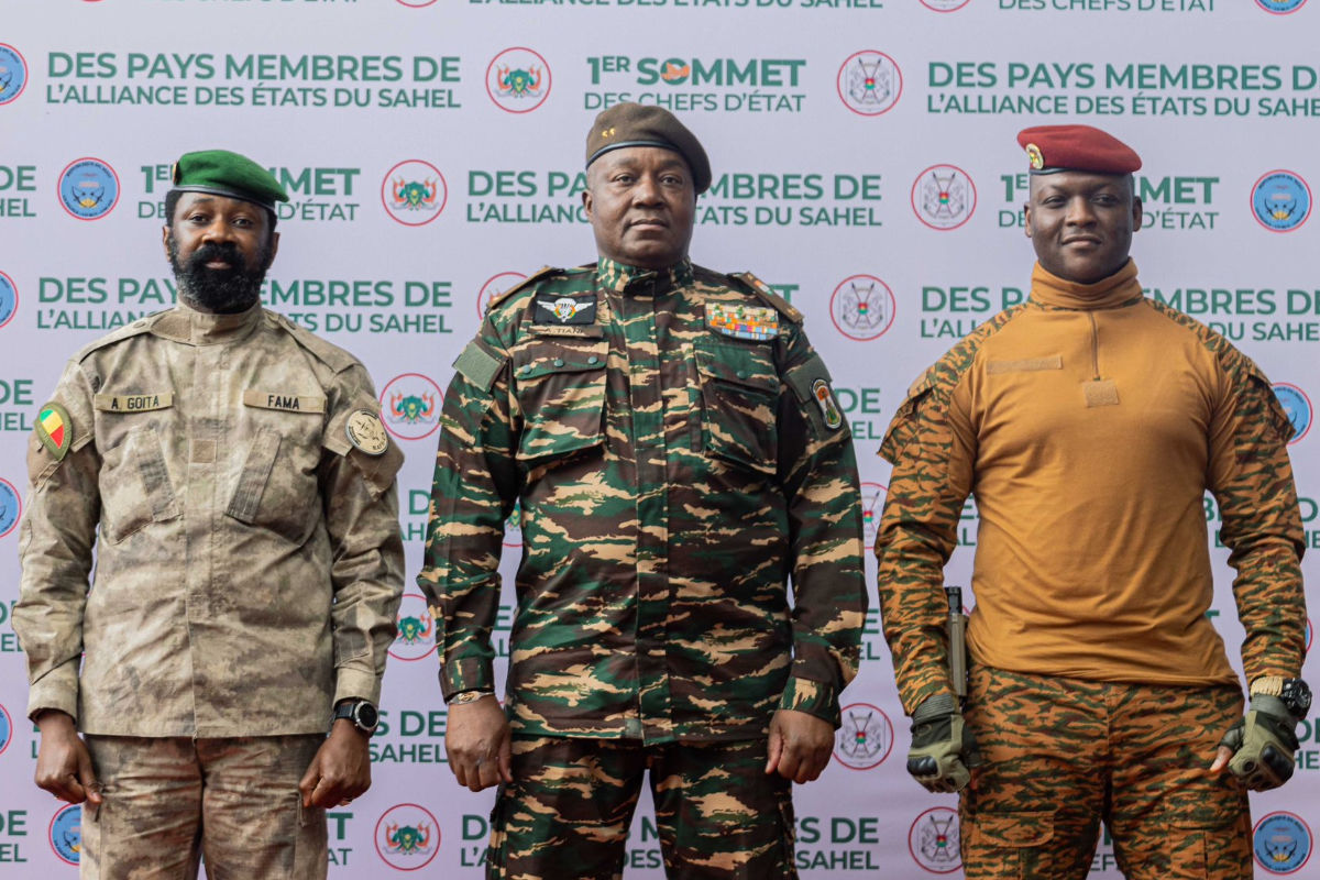 Le Mali, le Niger et le Burkina Faso rappellent leurs ambassadeurs dans ce pays d'Afrique du Nord AES : après le lancement de ses nouveaux passeports, le bloc s'apprête à mettre en place un gros projet transfrontalier CEDEAO UEMOA