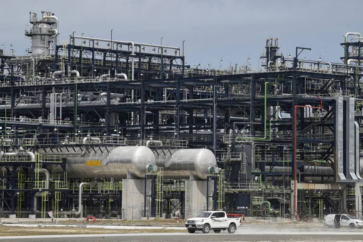 Nigeria : la raffinerie Dangote exporte son premier…