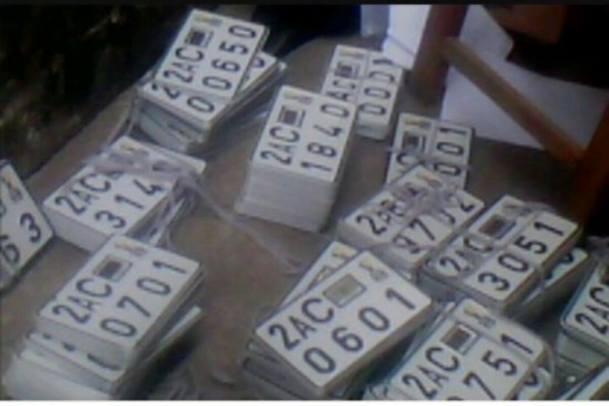 Bénin : destruction des plaques d'immatriculation non retirées, bonne nouvelle pour les retardataires