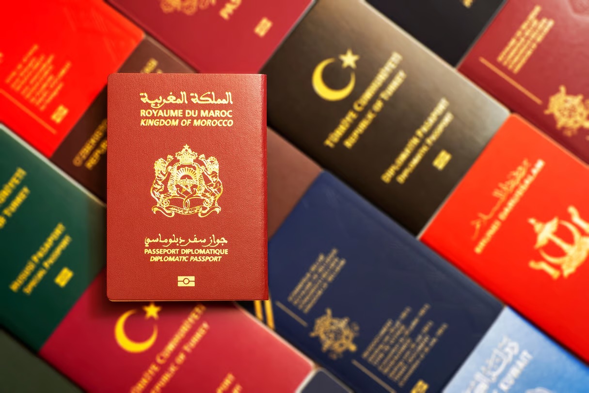 Voici les 10 pays avec les passeports les plus puissants au monde, l'Afrique est...