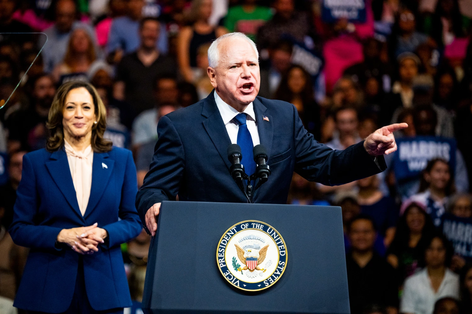 Même seul, le colistier de Kamala Harris provoque l'enthousiasme de la base syndicale