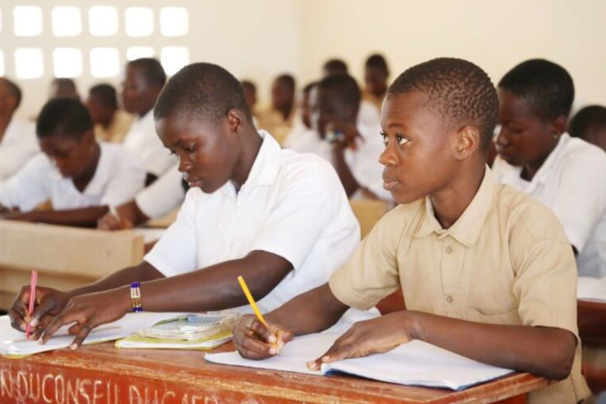Cheveux à l'école : la pétition ivoirienne séduit aussi les élèves togolais