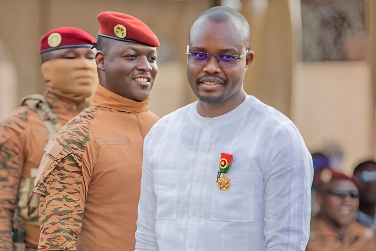 Burkina Faso : après le capitaine Ibrahim Traoré, le Premier ministre entre officiellement en possession de...
