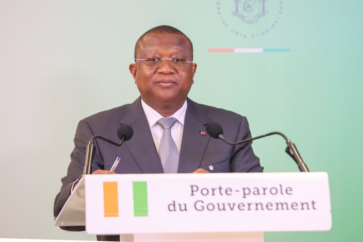 Côte d'Ivoire / Absence de figures politiques importantes sur la liste électorale : le gouvernement réagit Côte d'Ivoire : le gouvernement fixe un forfait de 10 000 FCFA pour les formalités liées aux... Voici la réaction inattendue de la Côte d'Ivoire aux propos d'Emmanuel Macron Deux gendarmes ivoiriens détenus au Burkina Faso  le gouvernement fait le point sur la situation