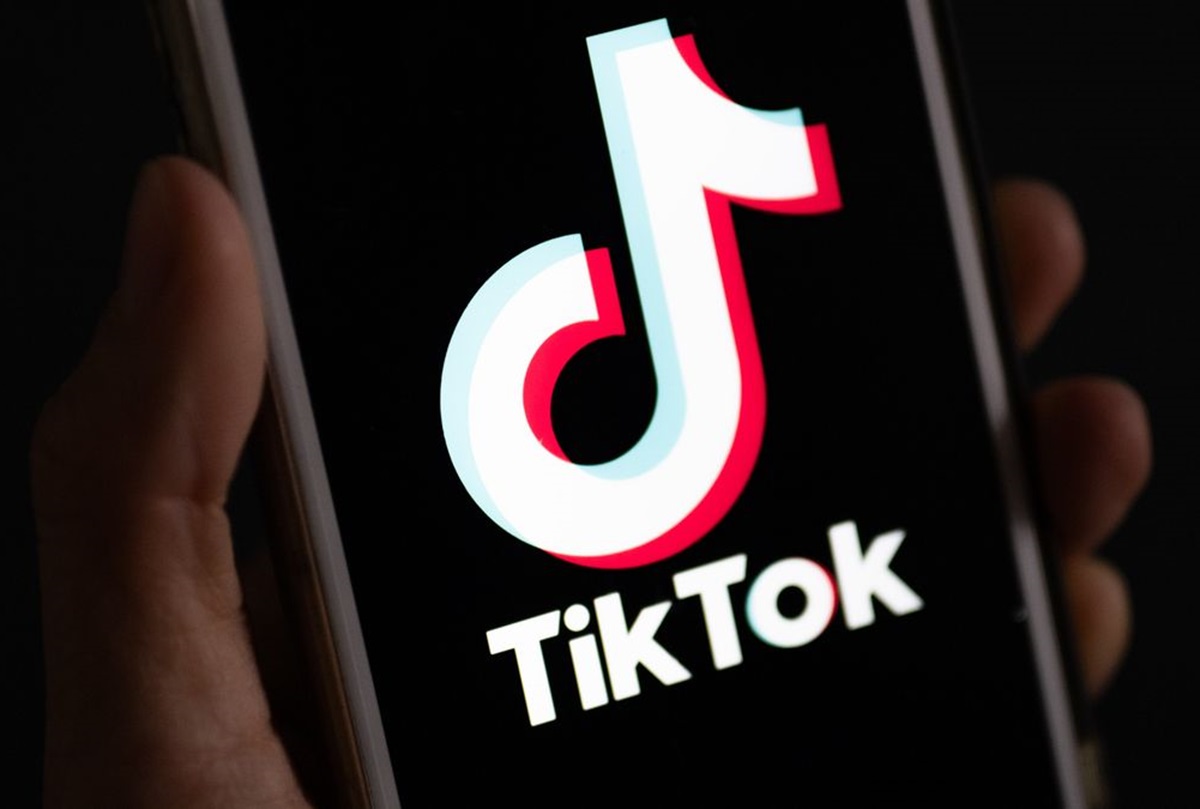 Bénin : un autre tiktokeur arrêté, il utilise un filtre qui lui permet de manier un bâton contre...