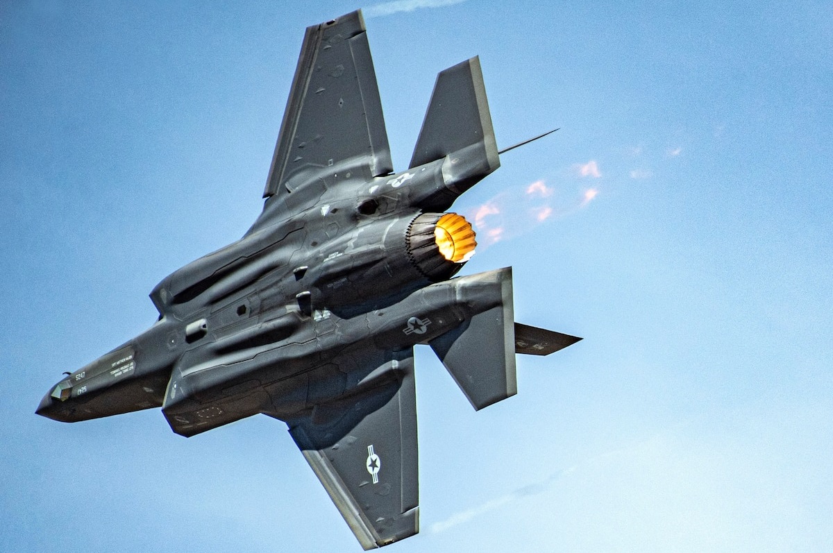 Puissance militaire : ce pays d'Afrique va fabriquer cet avion de combat américain ultra-puissant, les États-Unis sont d'accord