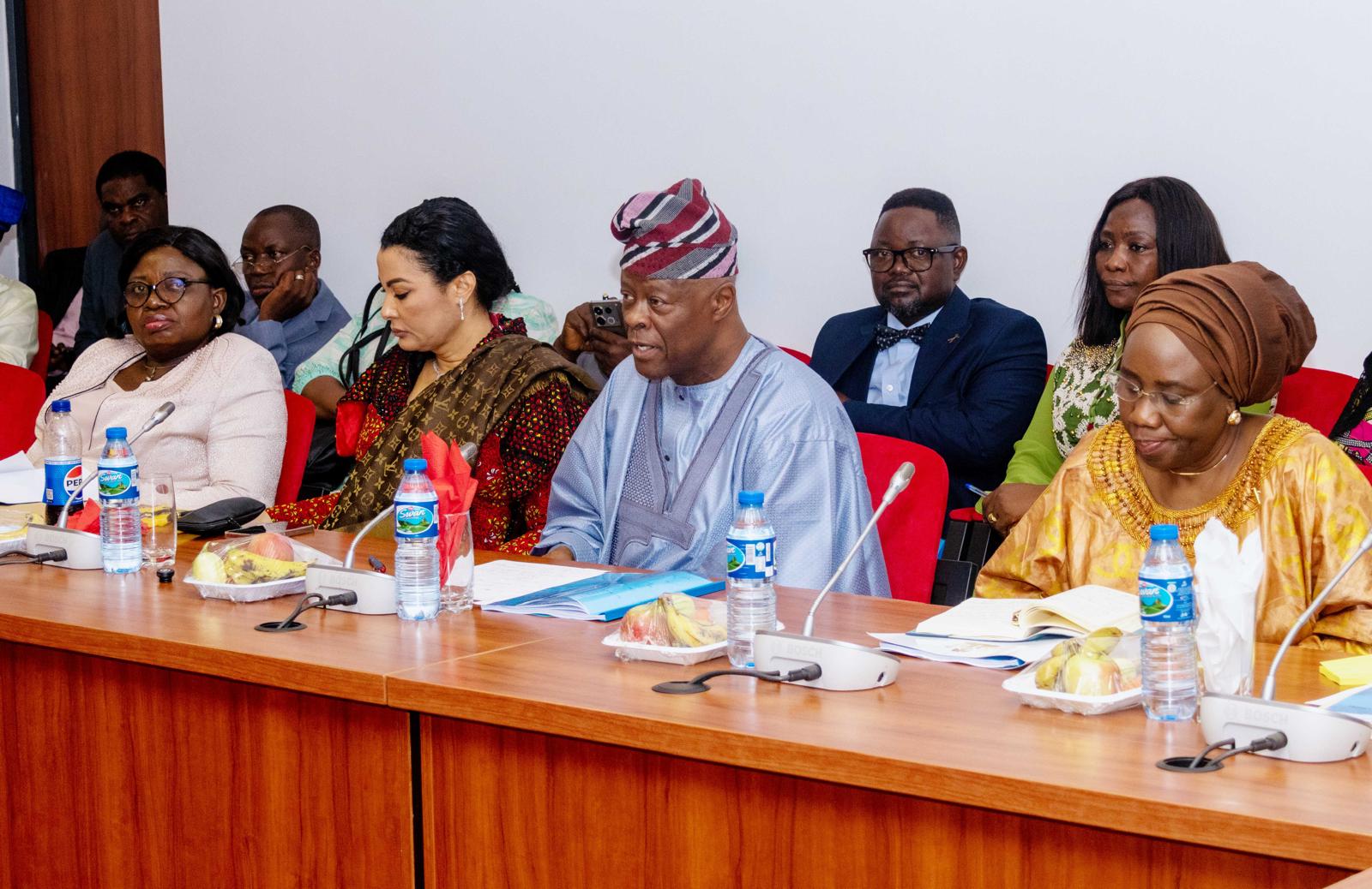 Le Nigeria sur la voie de la reprise économique, assure le ministre des Finances