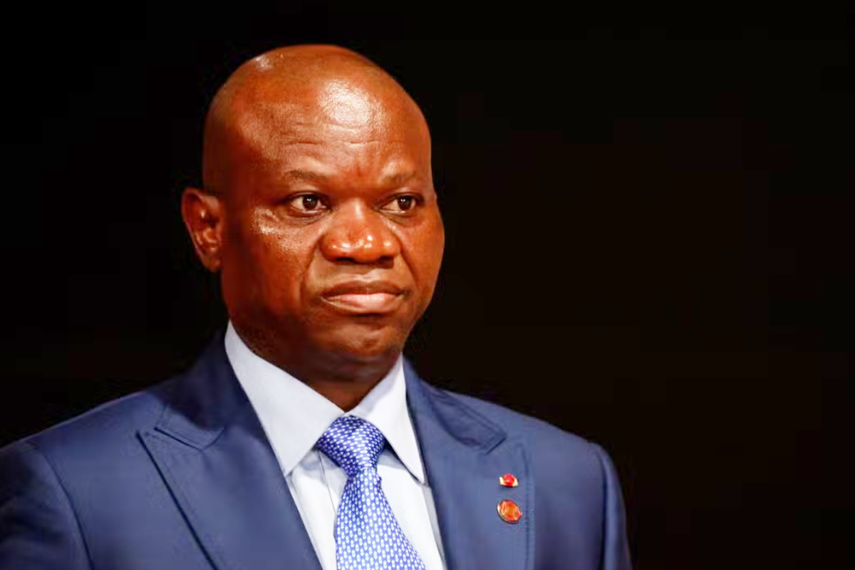Gabon : le président Brice Oligui Nguema à l'école pour mettre fin à...
