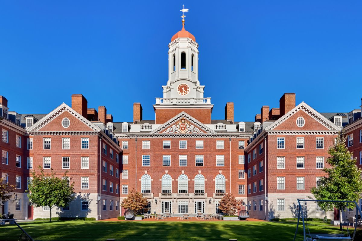Harvard : mauvaise nouvelle pour la célèbre université américaine, le ministère de la Défense annonce...