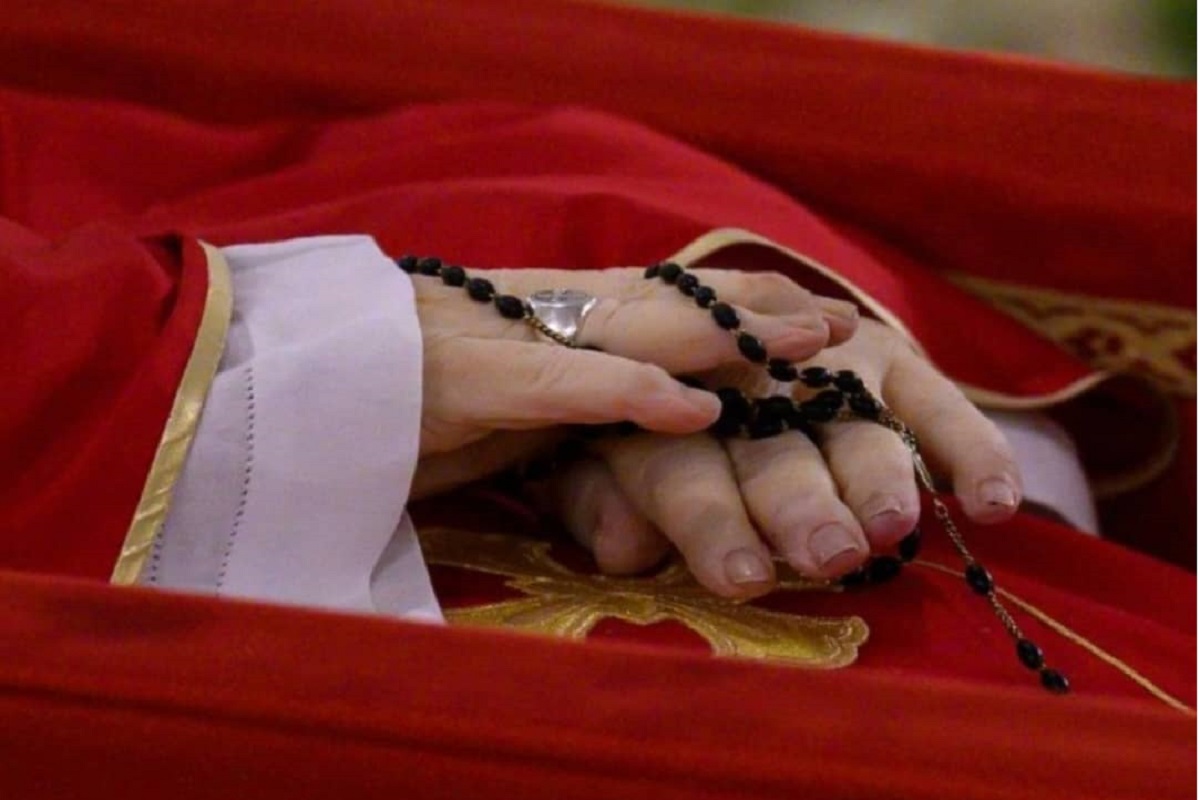 Vatican : les premières images du Pape François dans son cercueil diffusées
