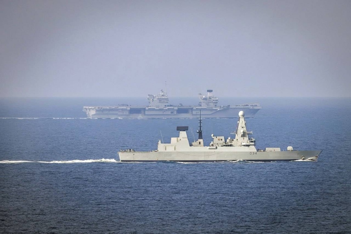 Sénégal : un pétrolier russe endommagé par 4 explosions au large de Dakar Pour la première fois depuis 2010, un navire militaire britannique franchit le...