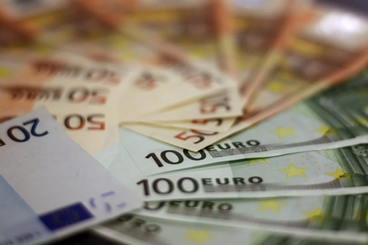 Distributeurs de billets de banque : la touche à ne surtout pas oublier lors de vos retraits pour éviter les arnaques