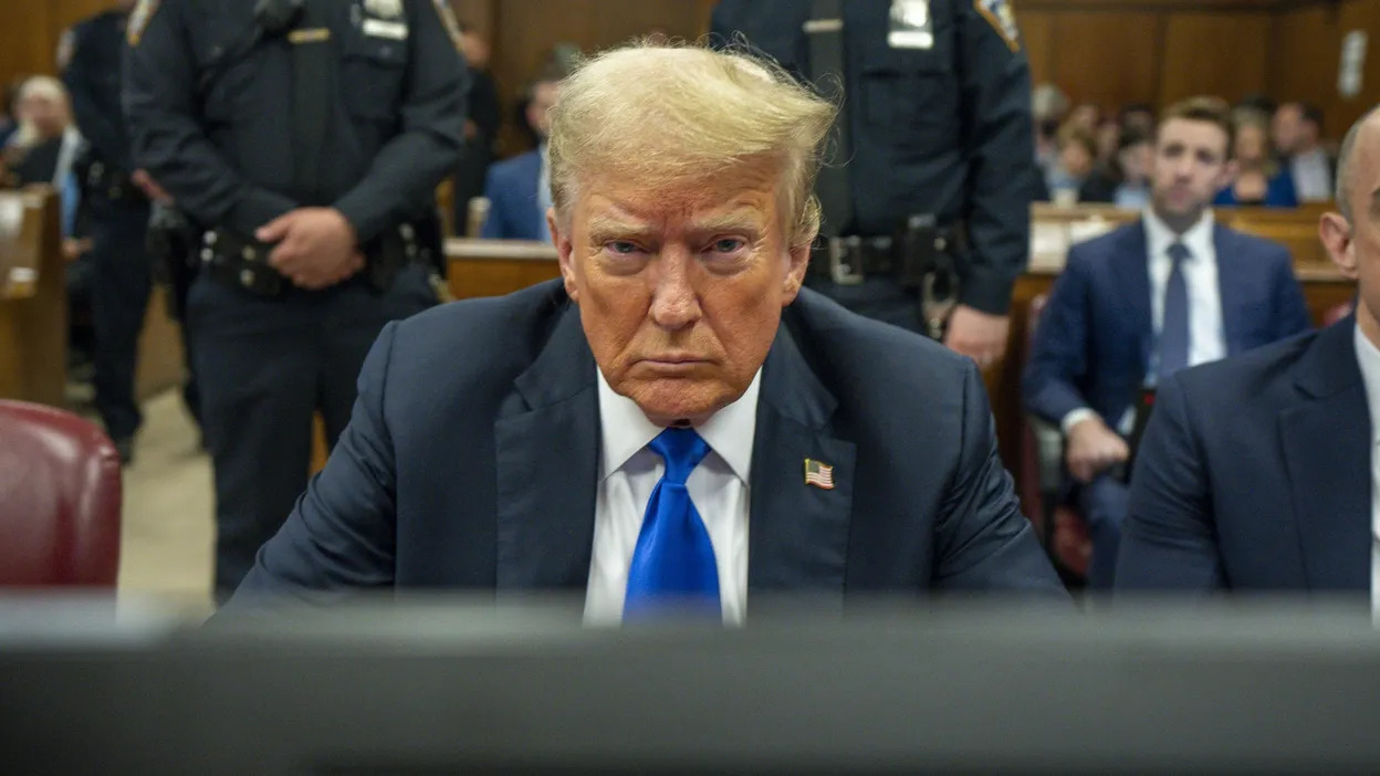 Après l'avoir gracié, Trump dénonce la déloyauté d'un élu démocrate