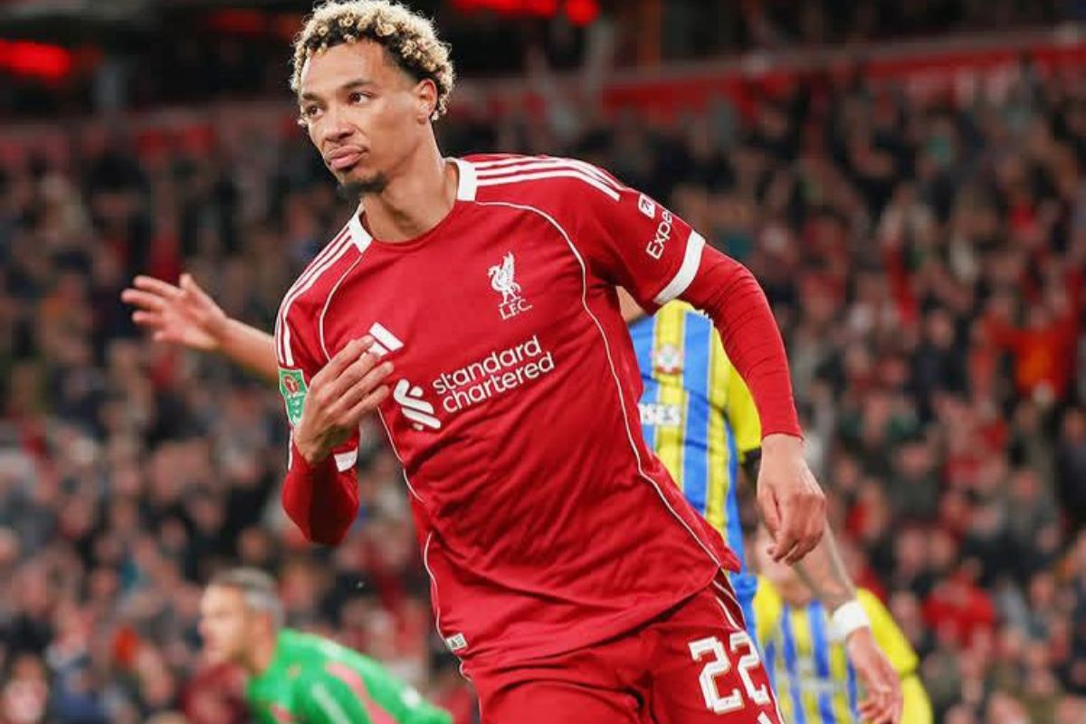 Liverpool fracassé de partout, Hugo Ekitiké sort du silence après son carton rouge