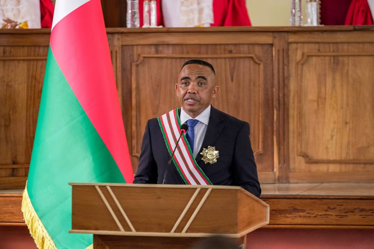 Nouveau tournant politique à Madagascar : le président Randrianirina annonce la suspension de...