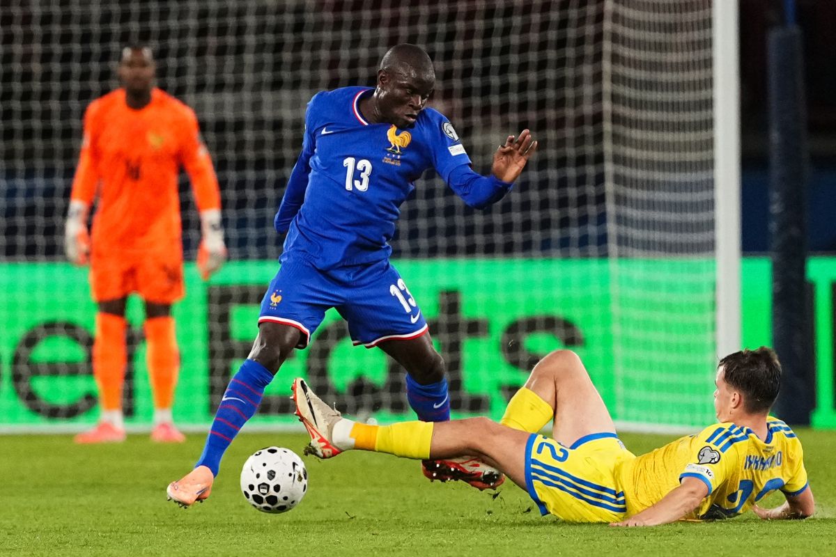 Football : hommage aux victimes des attentats du 13 novembre 2015 lors de France-Ukraine