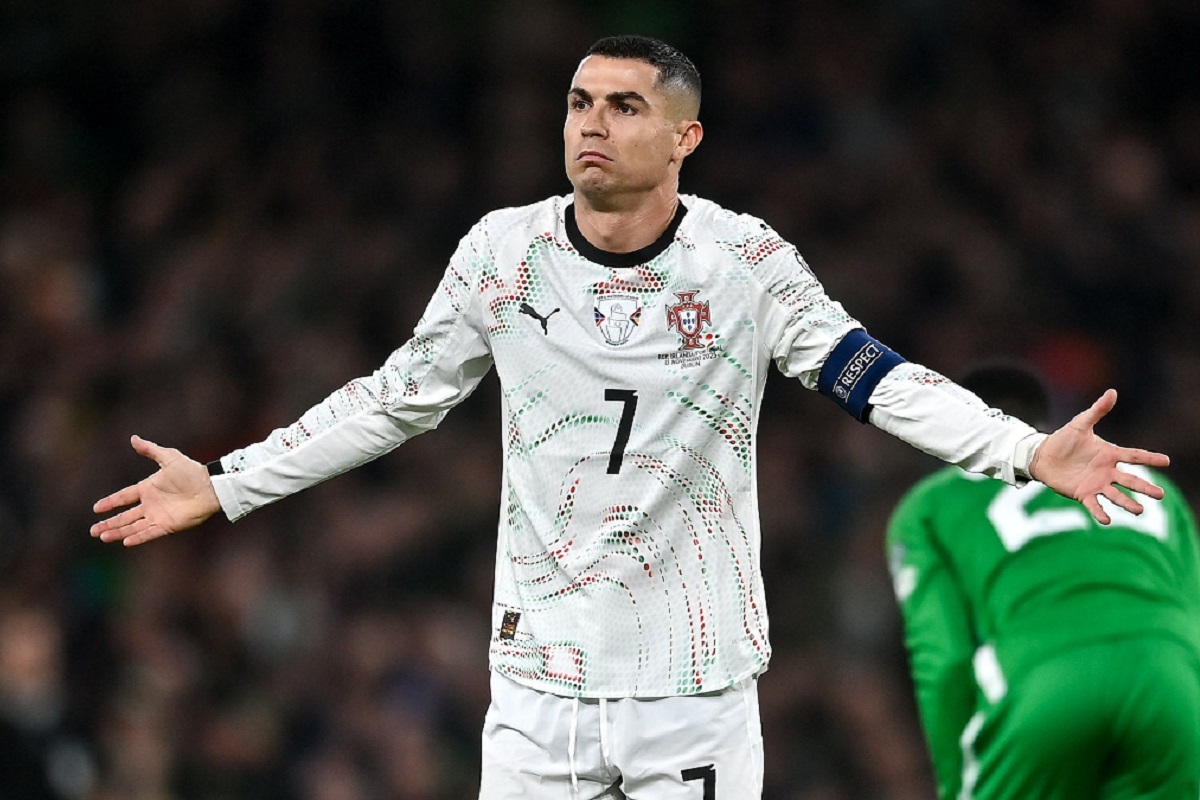 Cristiano Ronaldo Carton Rouge