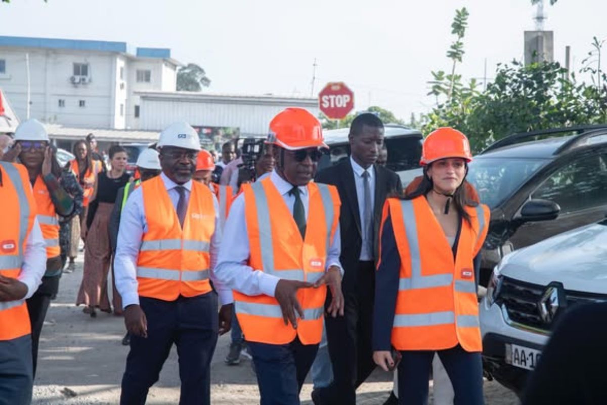 Côte d’Ivoire : la ministre déléguée française de l’Europe visite le chantier de la ligne 1 du métro d’Abidjan