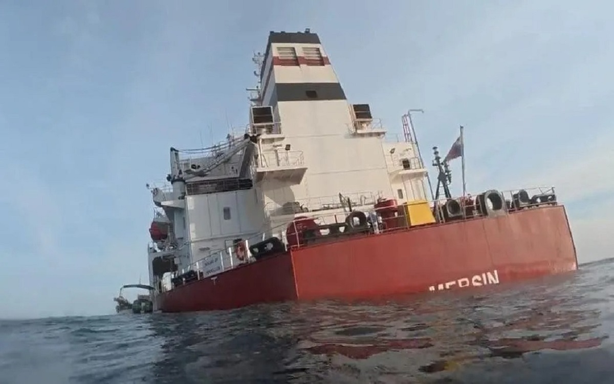 Sénégal : des plongeurs-démineurs déployés sur le pétrolier en provenance de Russie et victime d' »explosions externes »