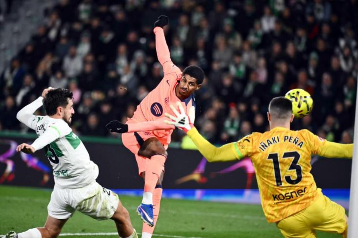 Espagne : le Barça gâche mais s'impose à Elche, le Real sous pression