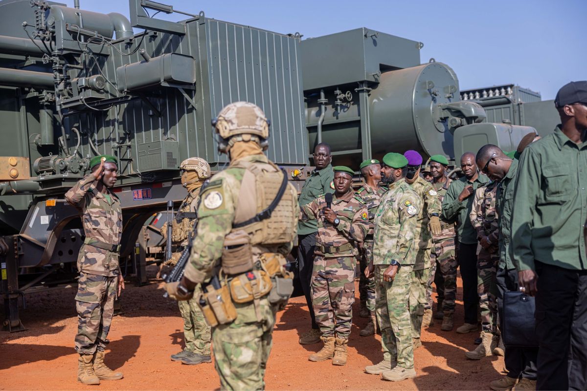 Le Mali défend la France, les États-Unis : l'armée utilise pour la première fois des bombes à...