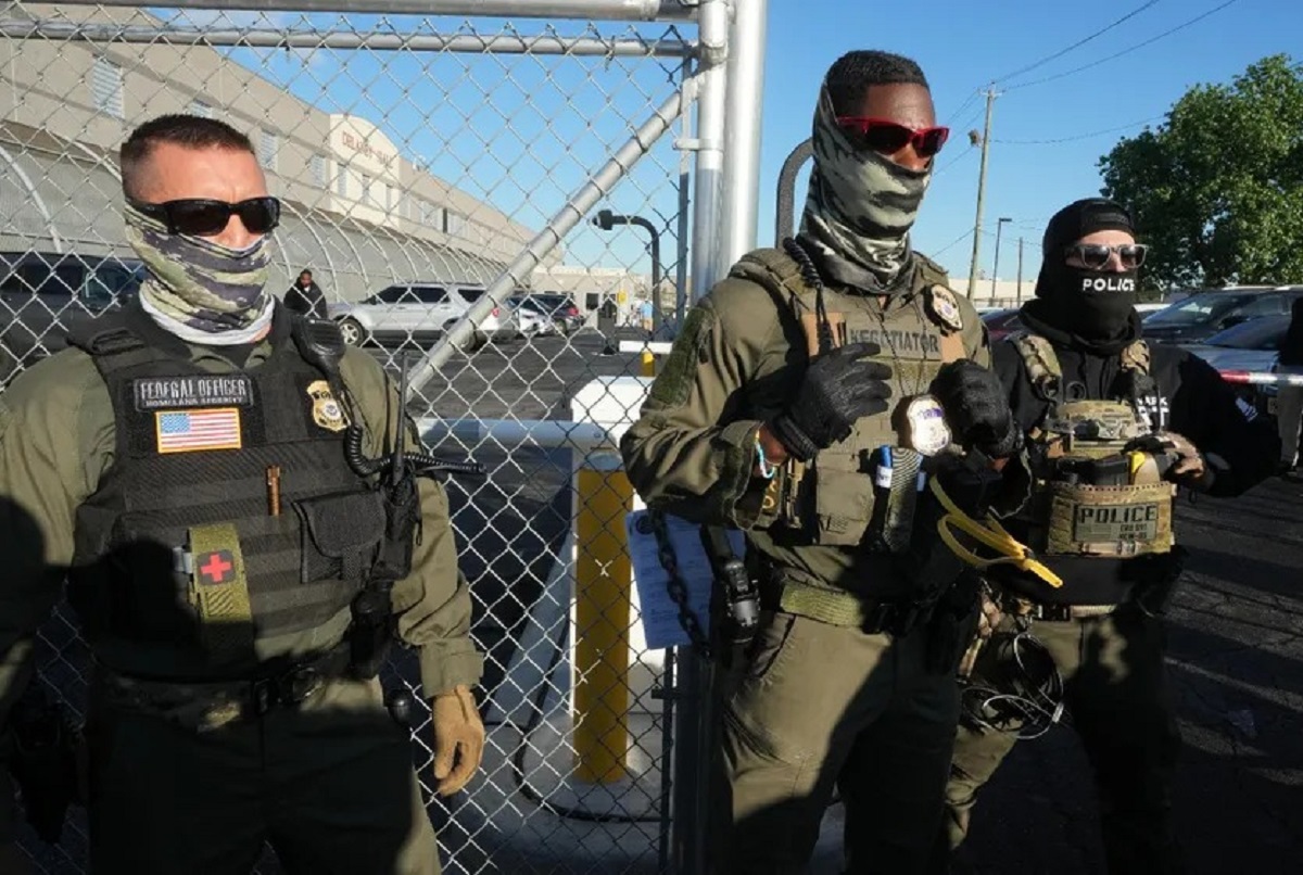 Tensions vives aux USA après la mort d’une femme tµée par un policier de l’immigration