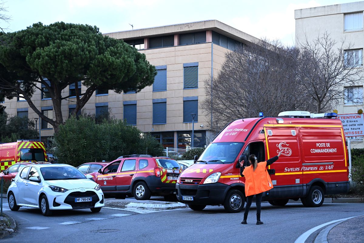 France : poignardée par un élève en classe, une enseignante entre la vie et la mort