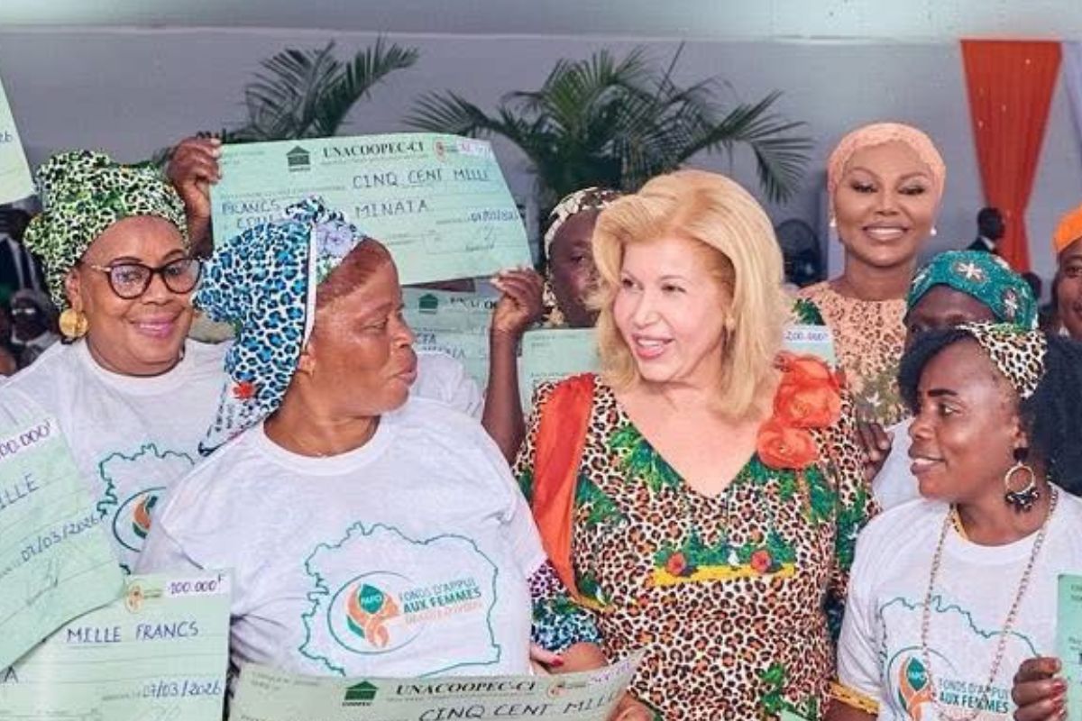 Côte d’Ivoire : grande nouvelle pour les femmes d’Abobo ! La 1re dame Dominique Ouattara débourse 500 millions de FCFA à leur profit
