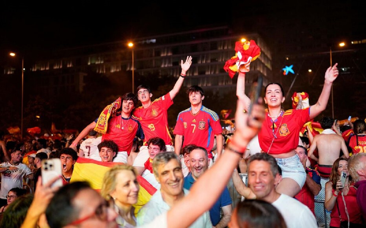 Le sacre de l’Espagne face à l’Argentine, assombri par la mort d’un adolescent